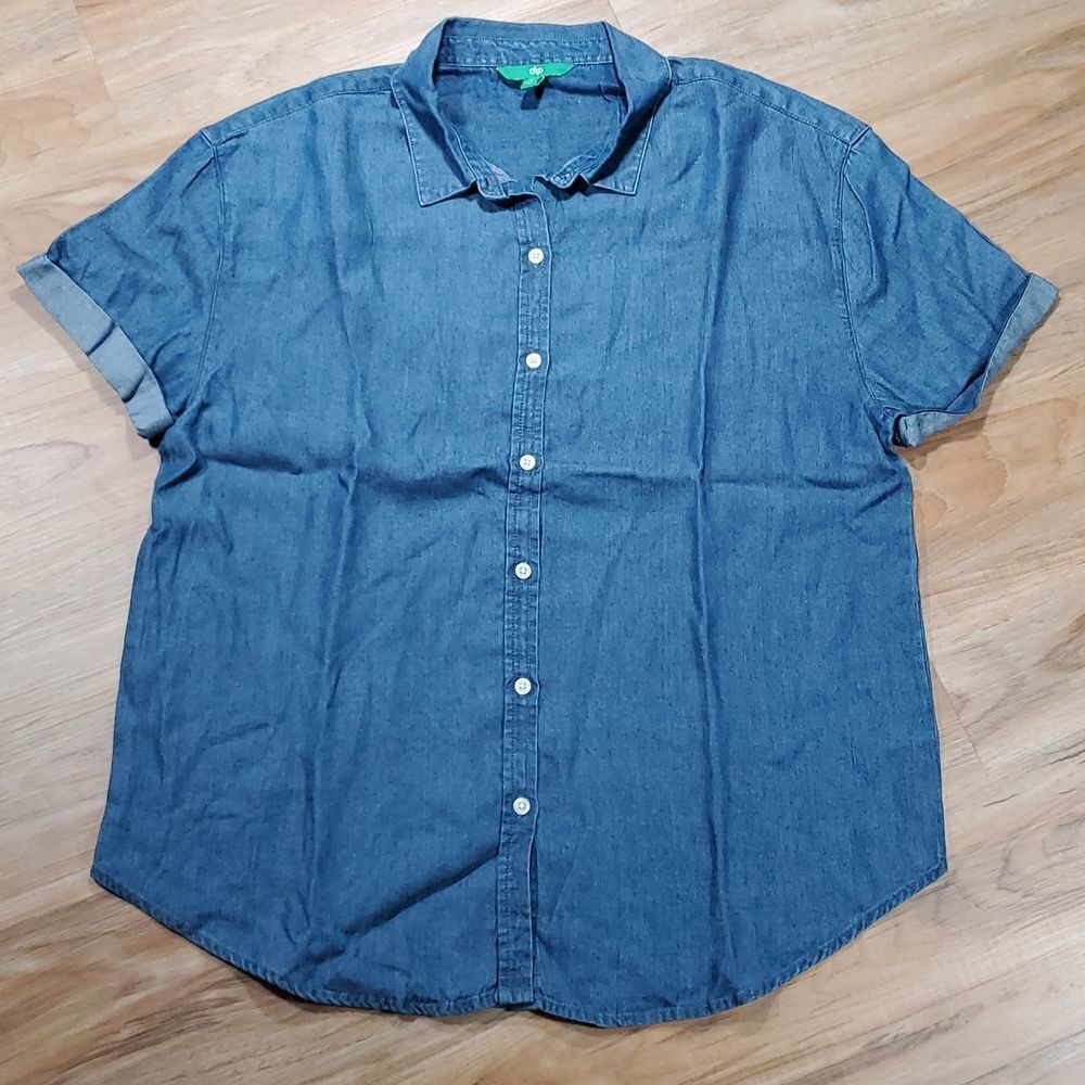 🔺️NWOT Dip Blue Denim Buttoned Short Sleeve Shirt Large